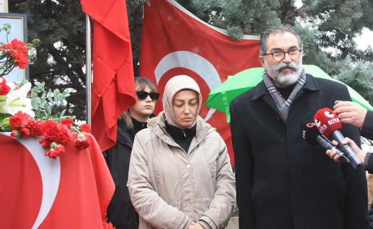 Ayşe Ateş, Ali Tatar'ı anma törenine katıldı: Aynı yerden yandık, düşmanımız aynı 1 Ayşe Ateş, Ali Tatar’ı anma törenine katıldı: Aynı yerden yandık, düşmanımız aynı