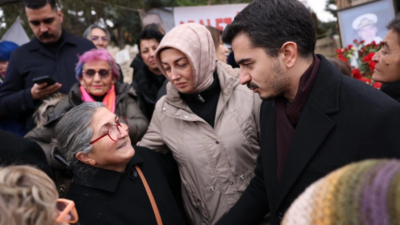 Ayşe Ateş, Ali Tatar'ı anma törenine katıldı: Aynı yerden yandık, düşmanımız aynı 3 Ayşe Ateş, Ali Tatar'ı anma törenine katıldı: Aynı yerden yandık, düşmanımız aynı