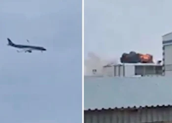 Azerbaycan yolcu uçağı Kazakistan’da düştü: Düşme anı kamerada