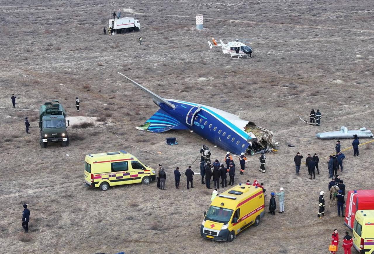 Azerbaycan hükümet kaynakları açıkladı: Yolcu uçağını Rus füzesi düşürdü!