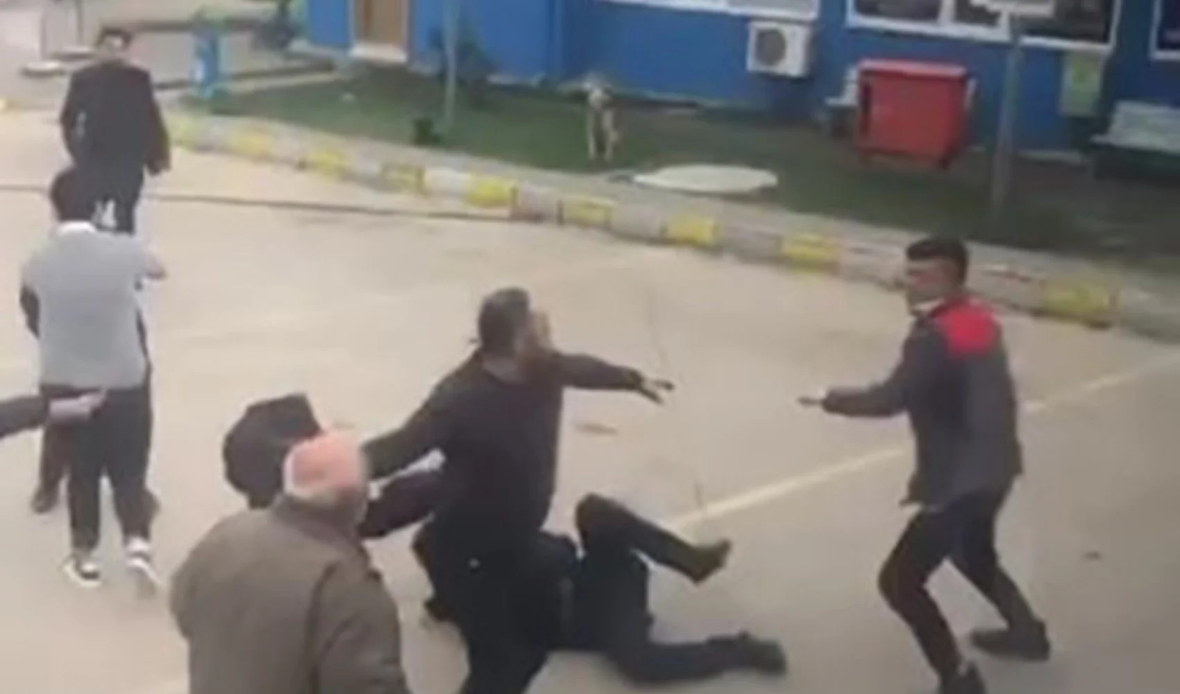 Otogar'da fazla bagaj ücreti kavgası kanlı bitti 2 Otogar'da fazla bagaj ücreti kavgası kanlı bitti