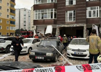 Beylikdüzü’nde 14 katlı binada patlama: 1 kişi öldü, 3 kişi yaralandı