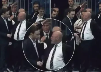 Kongrede tokat! Beşiktaş Futbol Şube Sorumlusu Mete Vardar oğlunu darp etti