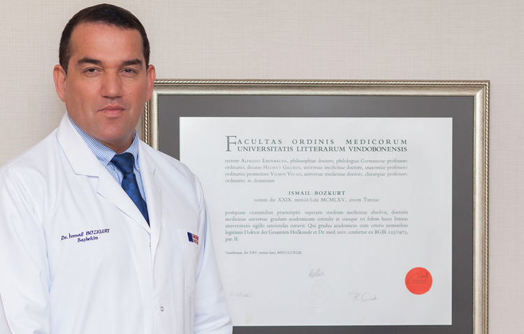 Amerikan Hastanesi Başhekimi, yürüyüş yaparken bir anda yere düşerek hayatını kaybetti