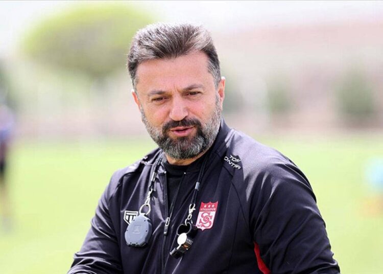 Sivasspor'da teknik direktör Bülent Uygun istifa etti 1 Sivasspor’da teknik direktör Bülent Uygun istifa etti