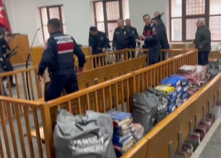 Bursa’da duruşma salonunda silahlı saldırı; 2 ölü, 2 yaralı