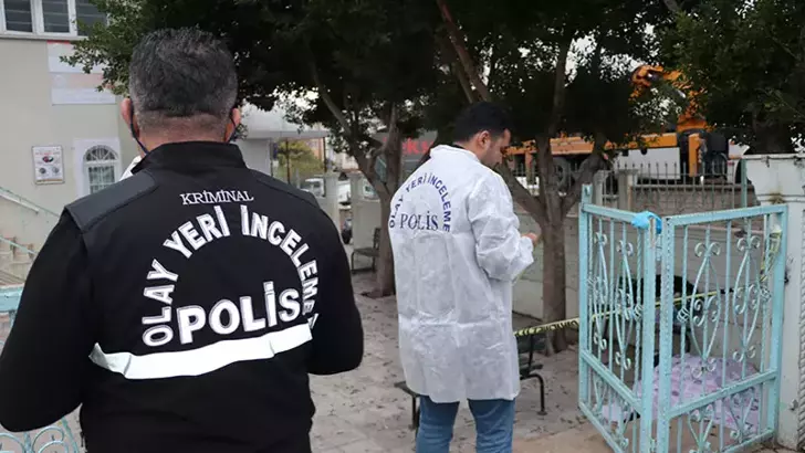 Sokakta yaşıyordu, cami avlusunda ölü bulundu 3 Sokakta yaşıyordu, cami avlusunda ölü bulundu