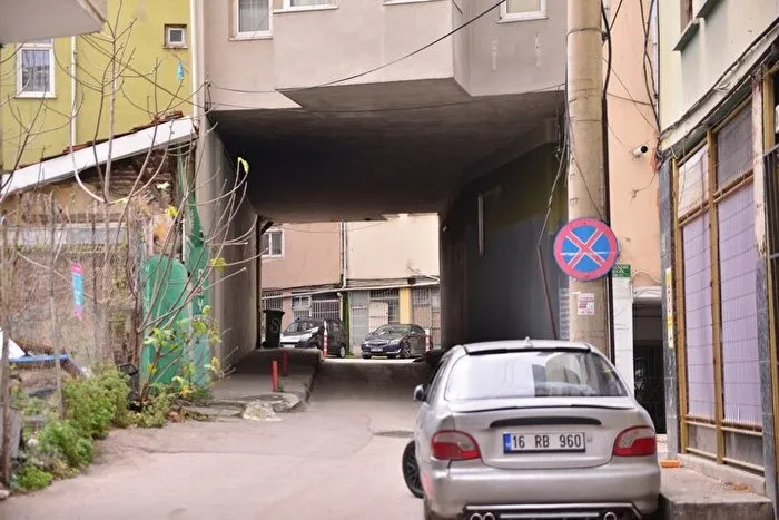 Bu caminin altından sokak ve yol geçiyor! 3 Bu caminin altından sokak ve yol geçiyor!
