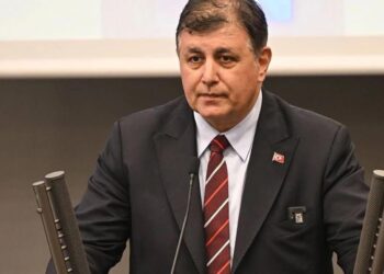 İzmir Büyükşehir Belediye Başkanı Cemil Tugay’dan ‘AK Parti’ye geçiyor’ iddiası için açıklama