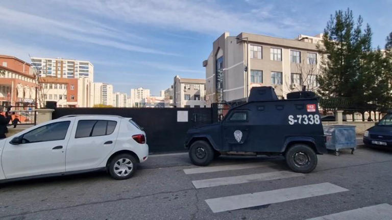 Okula cıva getirip lavaboya dökünce ortalık karıştı: Ekipler alarma geçti