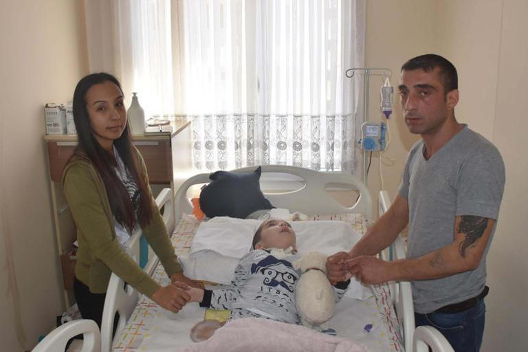 10 yaşındaki çocuğa oksijen yerine azot gazı verildi! Kahreden son 3 10 yaşındaki çocuğa oksijen yerine azot gazı verildi! Kahreden son