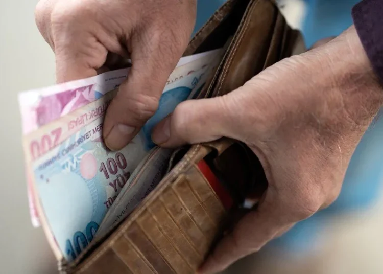 En düşük emekli maaşı ne kadar olacak? 1 SSK, Bağkur, memur ve memur emeklisi için heyecanlı bekleyiş başladı!