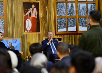 Erdoğan: Maalesef kızlara erkek, erkeklere kız beğendiremiyoruz…