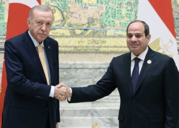 Erdoğan Kahire’de Sisi ile bir araya geldi