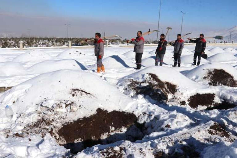 Erzurum'da kış dönemi için 500 adet mezar kazıldı 4 Erzurum'da kış dönemi için 500 adet mezar kazıldı