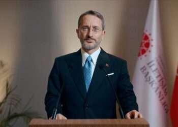 Bu sözler Cem Küçük’e mi? Fahrettin Altun’dan ‘sorumlu yayıncılık’ uyarısı