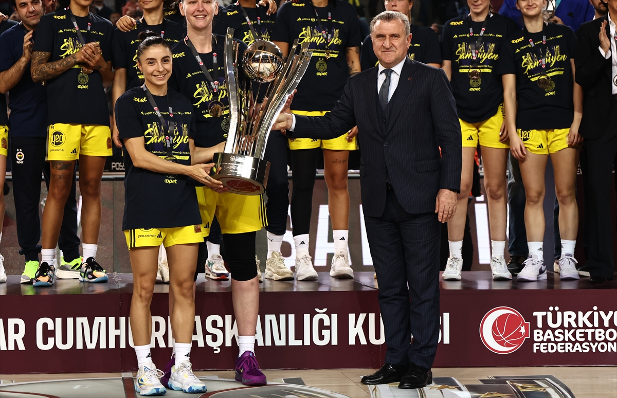Kadın Basketbolda Cumhurbaşkanlığı Kupası Fenerbahçe'nin 3 Kadın Basketbolda Cumhurbaşkanlığı Kupası Fenerbahçe'nin