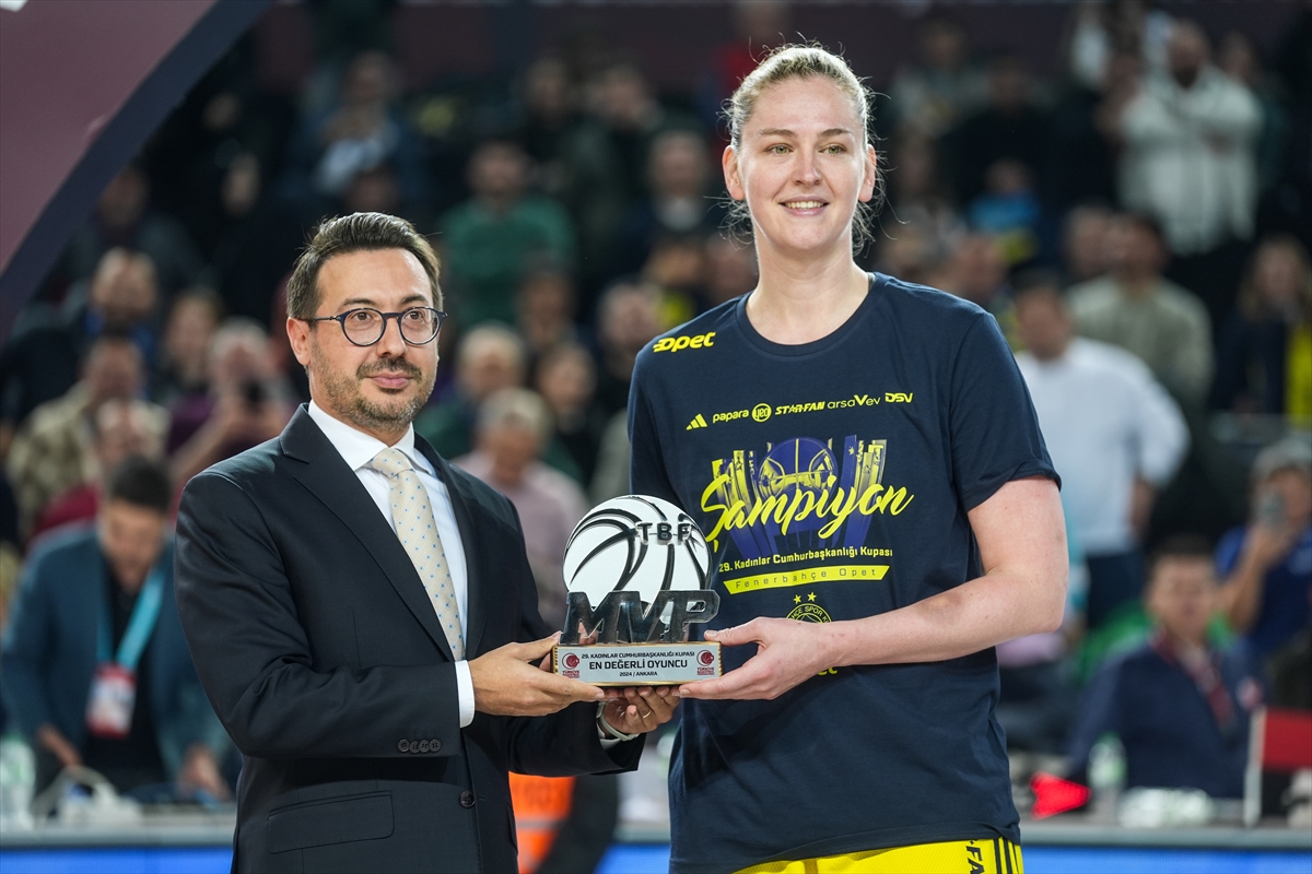 Kadın Basketbolda Cumhurbaşkanlığı Kupası Fenerbahçe'nin 4 Kadın Basketbolda Cumhurbaşkanlığı Kupası Fenerbahçe'nin