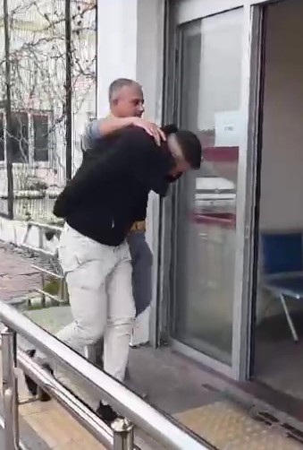 Yaşlı kadını ‘FETÖ’ yalanıyla 700 bin lira dolandırdılar 3 Yaşlı kadını ‘FETÖ’ yalanıyla 700 bin lira dolandırdılar