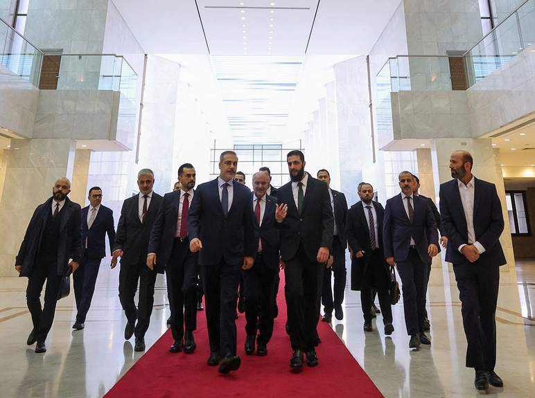Hakan Fidan, Şam’da Colani ile görüştü 3 Hakan Fidan, Şam’da Colani ile görüştü