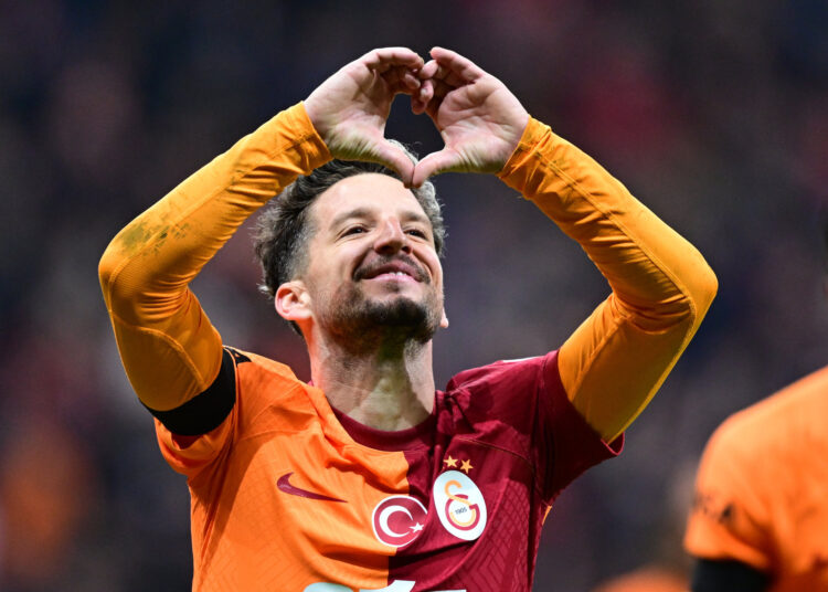 Mertens, Belçika basınına konuştu: Galatasaray'daki geleceğini açıkladı 1 Mertens, Belçika basınına konuştu: Galatasaray’daki geleceğini açıkladı