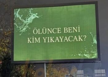 İstanbul'da dikkat çeken reklam panoları: 'Ölünce beni kim yıkayacak?' 3 İstanbul’da dikkat çeken reklam panoları: ‘Ölünce beni kim yıkayacak?’
