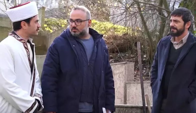 İstanbul'da dikkat çeken reklam panoları: 'Ölünce beni kim yıkayacak?'