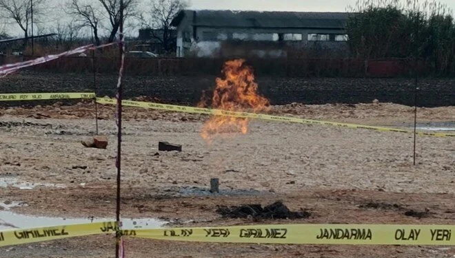Zemin etüdü çalışmasında gaz buldular, 3 gündür yanıyor