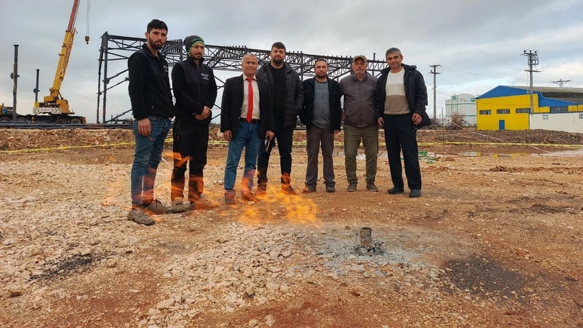 Zemin etüdü çalışmasında gaz buldular, 3 gündür yanıyor