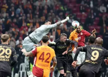 Safa Kar yazdı l Adana’da büyük sürpriz İstanbul’da gol düellosu!