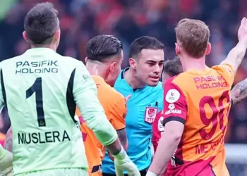 Galatasaray – Eyüpspor maçında penaltı ve kırmızı kart tartışması!