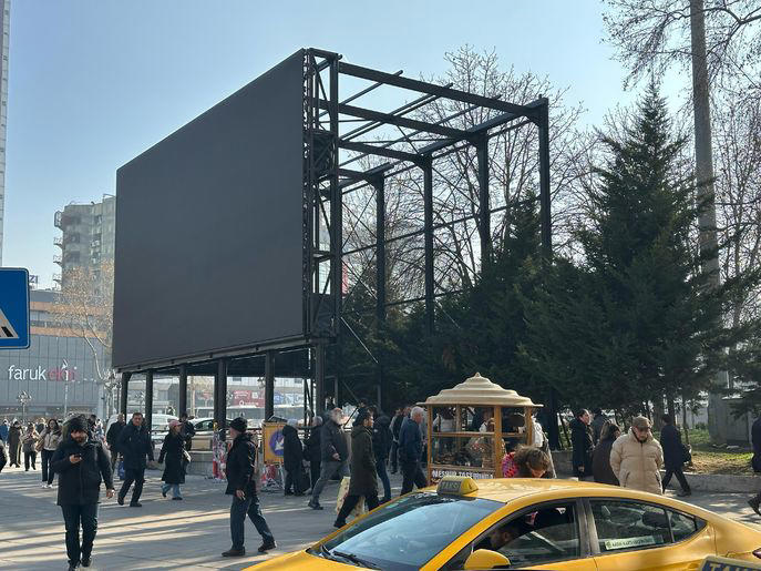 Güvenpark’taki panoya Sit alanında olduğu için inceleme başlatıldı 3 Güvenpark’taki panoya Sit alanında olduğu için inceleme başlatıldı