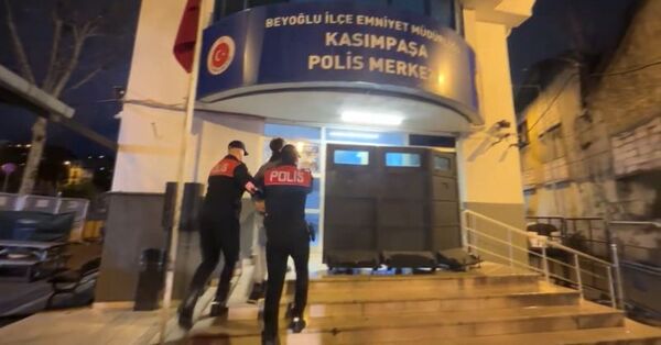 Telefon numarasını verip Atatürk’e ve şehitlere hakaret eden kişi yakalandı 4 Telefon numarasını verip Atatürk’e ve şehitlere hakaret eden kişi yakalandı