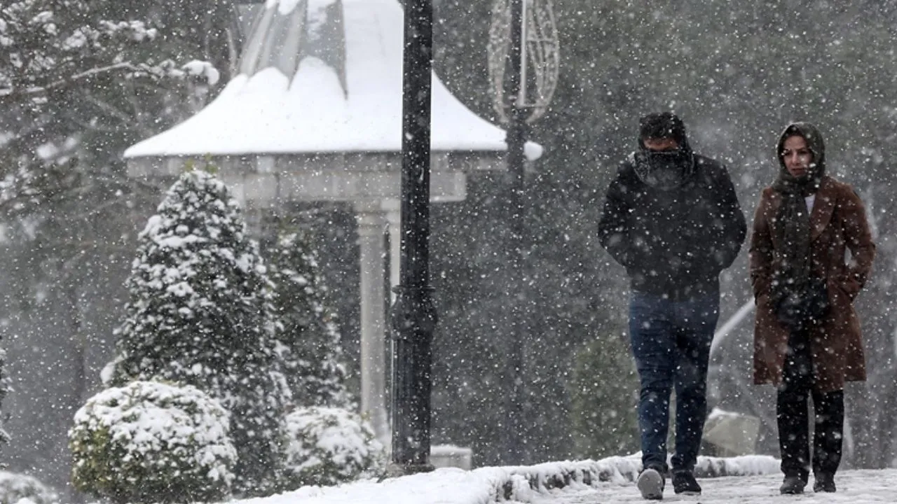 Tahminler tutarsa, İstanbul'a 2 gün boyunca lapa lapa kar yağacak