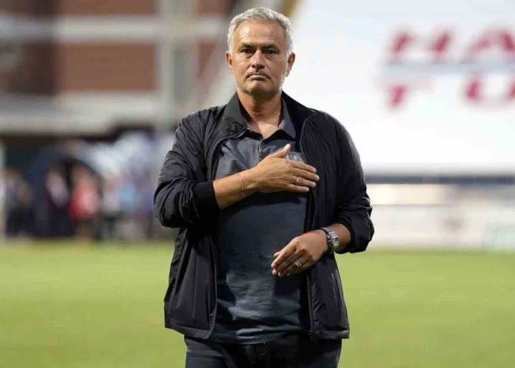Fenerbahçe Teknik Direktörü Jose Mourinho, yarın ameliyat olacak 1 Fenerbahçe Teknik Direktörü Jose Mourinho, yarın ameliyat olacak