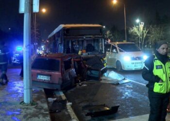 Alibeyköy'de feci kaza: Otomobil İETT otobüsüyle çarpıştı, 2 kişi öldü 5 Alibeyköy’de feci kaza: Otomobil İETT otobüsüyle çarpıştı, 2 kişi öldü