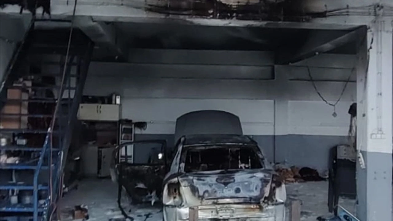 Tamircideki LPG’li araç bomba gibi patladı 3 Tamircideki LPG’li araç bomba gibi patladı