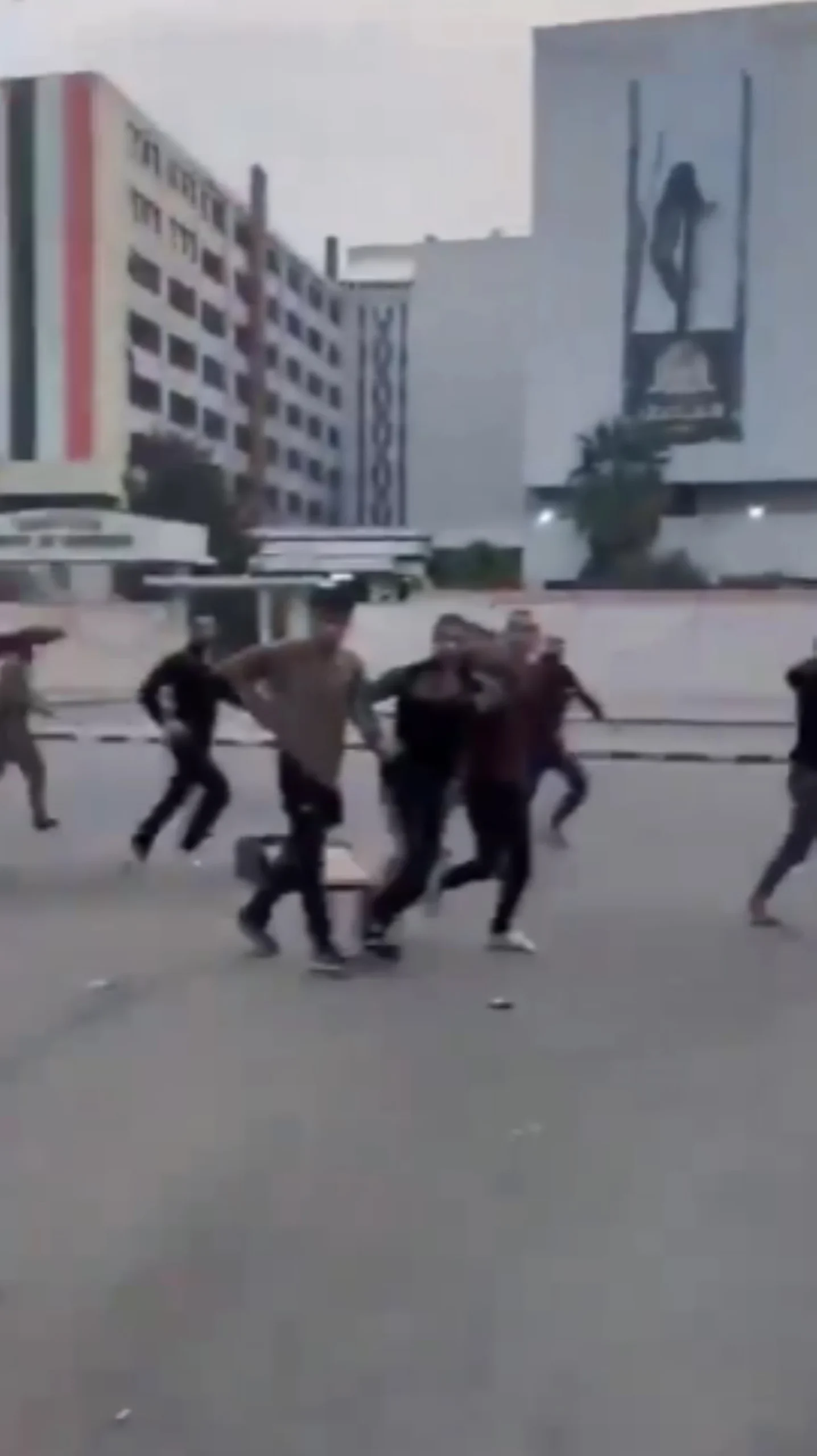 Ne oldu, bizi niye bıraktılar? Rejim düştü, Esad kaçtı!