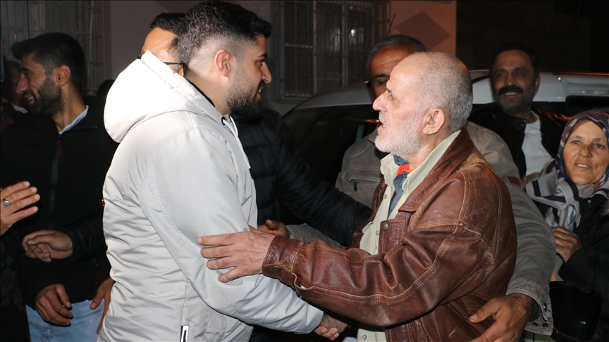 Suriye zindanlarındaki 21 yıllık esareti sona erdi 4 Suriye zindanlarındaki 21 yıllık esareti sona erdi