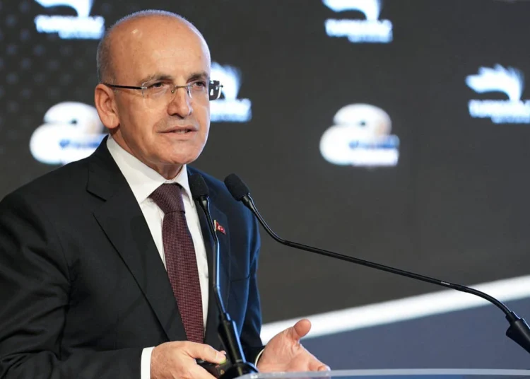 Mehmet Şimşek: Asgari ücret enflasyonun üzerinde artıyor