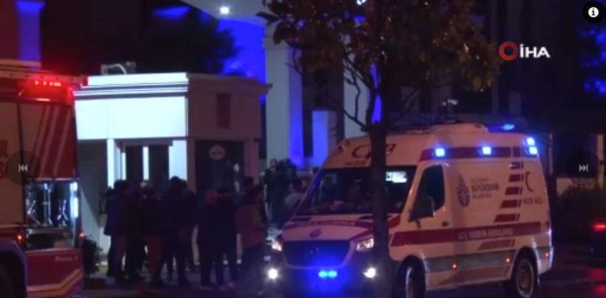 Başakşehir’de elektrikli otomobil, şarjda iken yandı 3 Başakşehir’de elektrikli otomobil, şarjda iken yandı