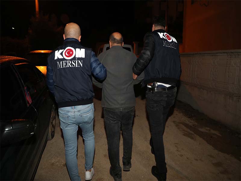 Gümrük’teki rüşvet operasyonunda gözaltına alınan 114 kişi adliyede 4 Gümrük’teki rüşvet operasyonunda gözaltına alınan 114 kişi adliyede