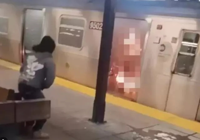 Metroda uyuyan kadını diri diri yaktı 2 Metroda uyuyan kadını diri diri yaktı