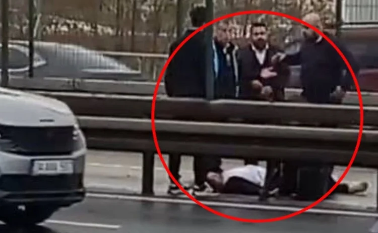 Görünmez kaza: Hareket halindeki metrobüste tuttuğu kapı ile yere düştü