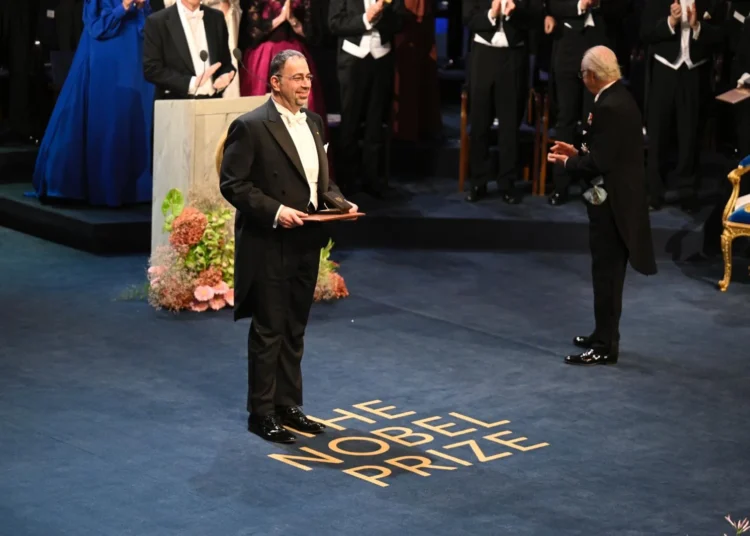Nobel’i kazanan üçüncü Türk Daron Acemoğlu ödülünü kraliyet töreniyle aldı 1 Nobel’i kazanan üçüncü Türk Daron Acemoğlu ödülünü kraliyet töreniyle aldı