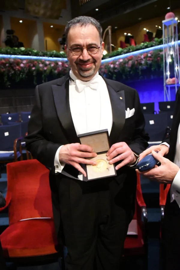 Nobel’i kazanan üçüncü Türk Daron Acemoğlu ödülünü kraliyet töreniyle aldı 3 Nobel’i kazanan üçüncü Türk Daron Acemoğlu ödülünü kraliyet töreniyle aldı