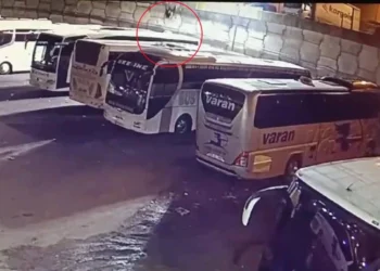 Görüntüsü çıktı: Yaslandıkları tellerin kopması sonucu düşen 2 arkadaş hayatını kaybetti