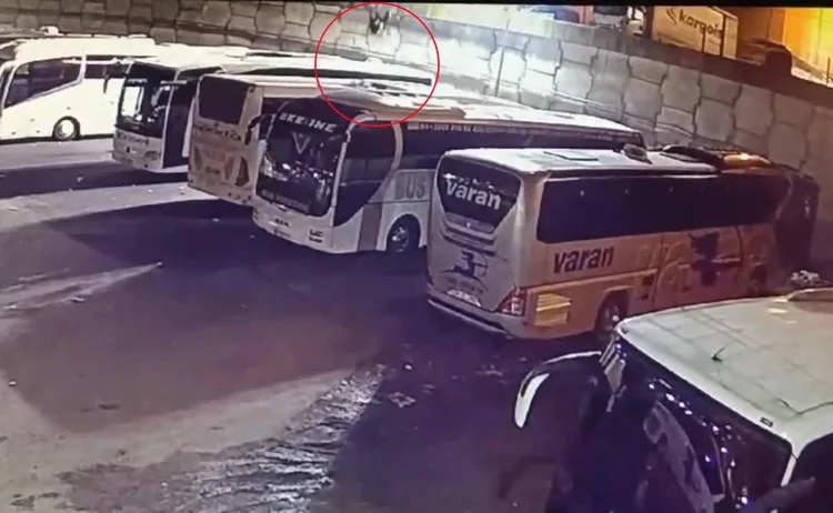 Görüntüsü çıktı: Yaslandıkları tellerin kopması sonucu düşen 2 arkadaş hayatını kaybetti