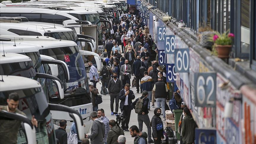 15 Temmuz Otogarı’nda İBB’ye zam protestosu gerginliği 3 15 Temmuz Otogarı’nda İBB’ye zam protestosu gerginliği