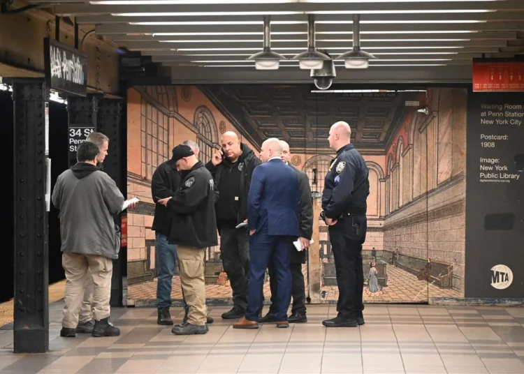 New York metrosunda bir kişi daha diri diri ateşe verildi 1 New York metrosunda bir kişi daha diri diri ateşe verildi